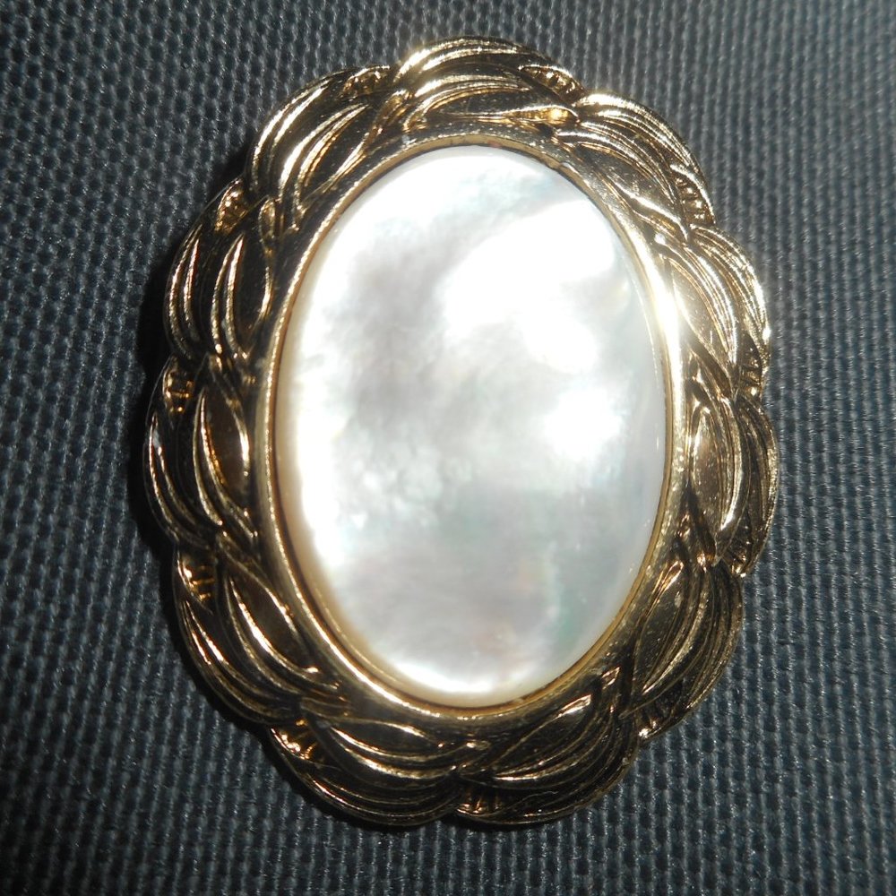 Elegant Vintage Mother of Pearl Scarf Clip in Gold Tone Setting, Marked, Germany